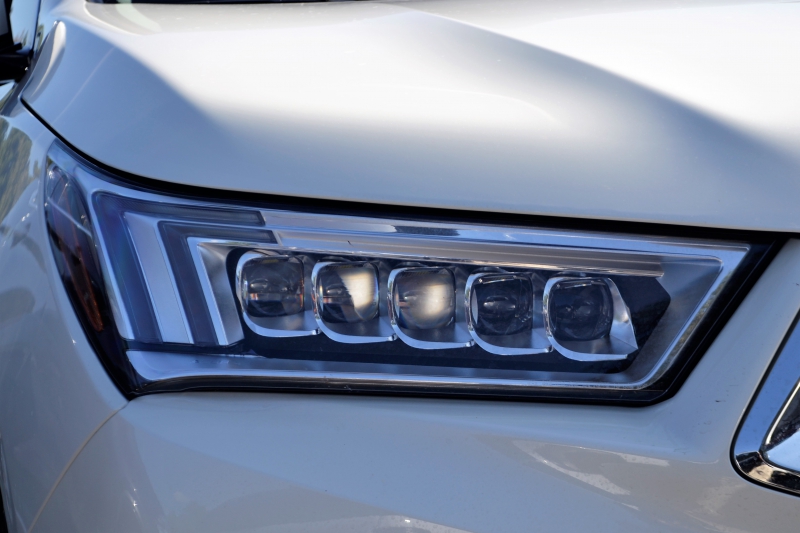 automobile-GATTIERES-min_acura-headlamp-2834131